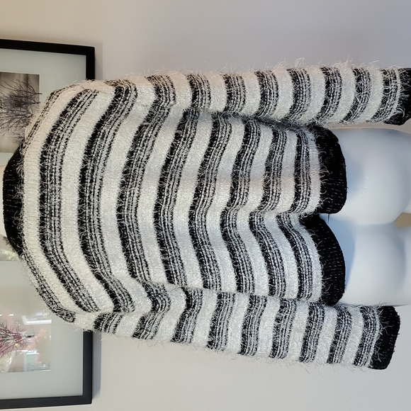 Calvin Klein Crop Sweater - Picture 4 of 10